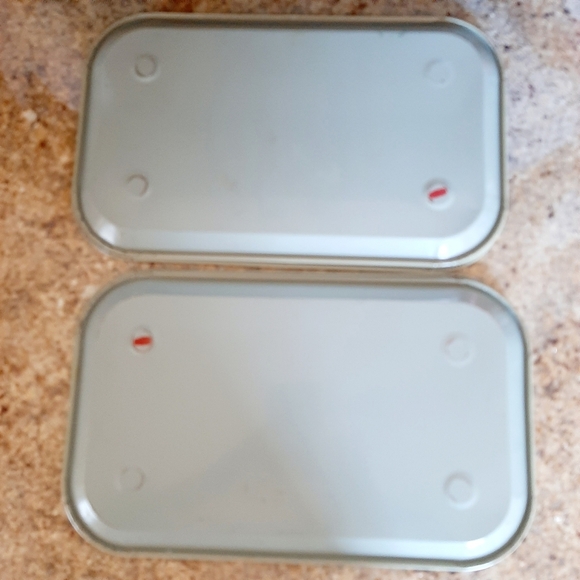 VTG METAL TRAYS AND PLATES - Picture 4 of 11